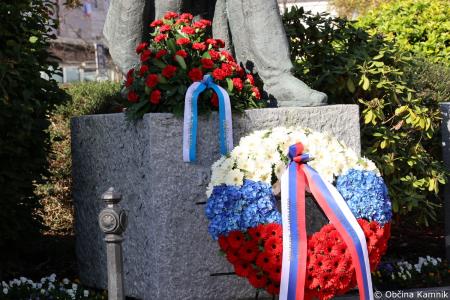 Ob 1. novembru smo se s polaganjem cvetja k osrednjim kamniškim spomenikom poklonili žrtvam vojn (24)